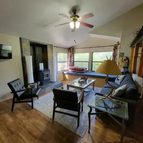 Coyote Cabin. Close to Golf, Dining, Shopping - Image 3