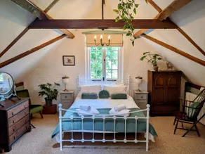 Hayloft with views, bikes, books - New Forest - Image 2