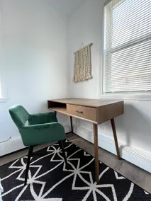 BEAUTIFUL CONDO w/ 3 bedrooms and free parking - Image 2