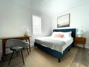 BEAUTIFUL CONDO w/ 3 bedrooms and free parking - Image 3