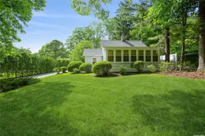 Walk to Love Lane! Immaculately renovated private cottage. - Image 2
