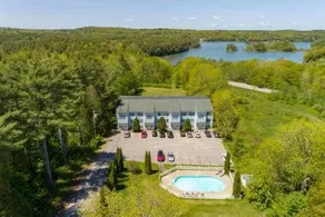 2 Bedroom new renovation Condo/Pool/ River Access - Image 2
