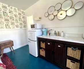 King Bed✦Brand New✦Kitchenette✦Close to Downtown - Image 3