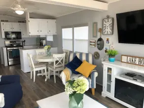 Beach and Lake Front Retreat in Sherkston Shores - Image 4