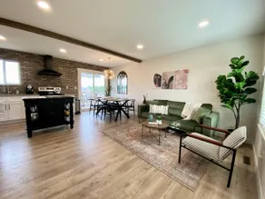 Modern Eclectic Farmhouse❤️ Central location! - Image 3