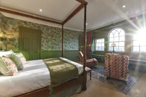 River View Characterful Riverside Retreat - Image 3