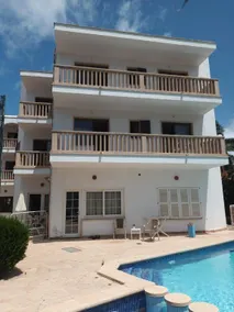 Lovely place with a pool - Image 5