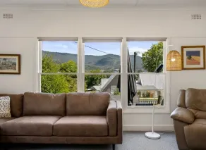 Mount Beauty House - Sleeps 8 - Image 4
