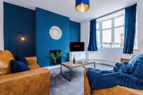 Pristine 3-bed home in Crewe by 53 Degrees Property, ideal for Business & Contractors, Great Parking - Sleeps 5 - Image 5