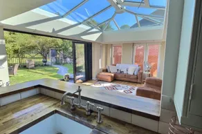 Large 4 Bedroom Cottage - Beautifully presented - Image 2