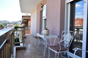 Central and spacious apartment - Image 2