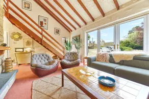 Xanadu Quirky 3-Bed Near Beach & Village Pub - Image 5