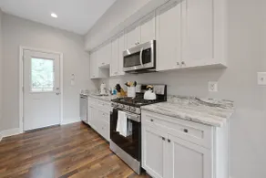 Shaw Chic Oasis: Metro-Accessible 2BR Rowhouse - Image 4