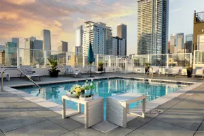 Live Like a Legend | DTLA + 360° Pool + Parking - Image 2