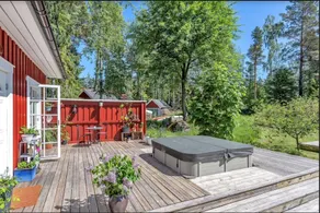 2 Guest houses with sauna and hot tub in Marielund - Image 2