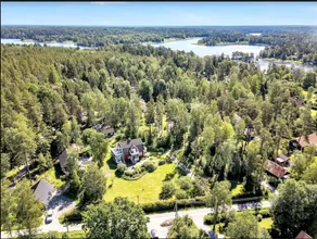 2 Guest houses with sauna and hot tub in Marielund - Image 3