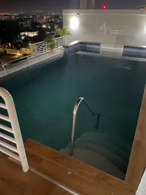 Stylish New Kgn Apt | Rooftop Pool + 24/7 Security - Image 2