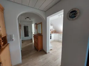 Large, bright apartment with sunny balcony - Image 4