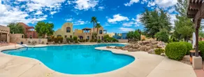 Cozy 3-bedroom townhouse with a pool - Image 4