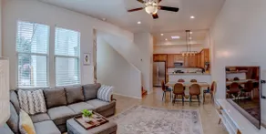Cozy 3-bedroom townhouse with a pool - Image 3