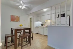 Central & Cozy 1BR near Hall of Fame/Airport - Image 4