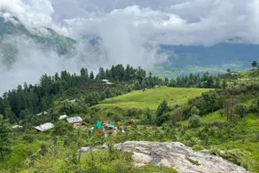 Scenic cottage on a meadow, Sainj Valley - Image 5