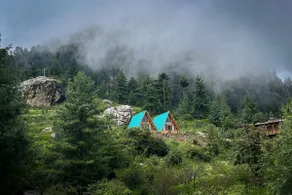 Scenic cottage on a meadow, Sainj Valley - Image 2