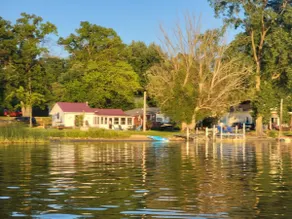 Lakeside Bliss - Charming Lakehouse - Image 3