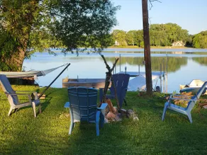 Lakeside Bliss - Charming Lakehouse - Image 4