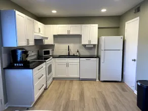 Willow-Updated Chapel Hill Condo w/ Community Pool - Image 2