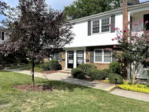 Willow-Updated Chapel Hill Condo w/ Community Pool - Image 4