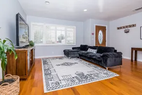 NEW 4bd2 bath Home minutes to beach & LAX - Image 3