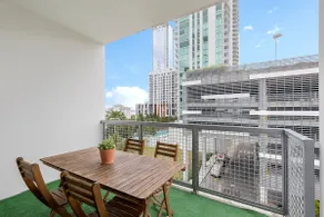 Lovely 2bed/2bath -NEW606 - with parking - Image 3