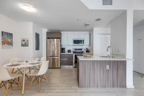 Lovely 2bed/2bath with free parking spot - Image 2