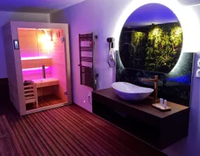 ”Le Spa Dunois” Private Sauna & Jacuzzi House - Image 2