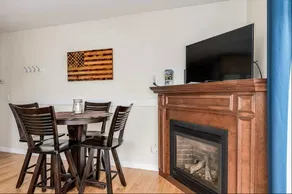 Gorgeous Waterfront Condo with Lake Access & Views - Image 3