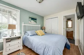 Gorgeous Waterfront Condo with Lake Access & Views - Image 4