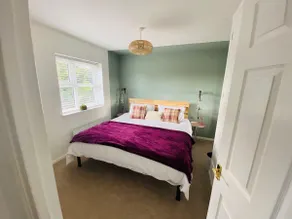 Cosy 2 bed maisonette with parking by the coast - Image 4
