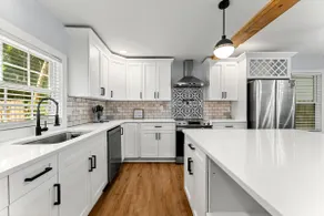 Modern Home near Airport - Image 4