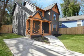 Modern Home near Airport - Image 3