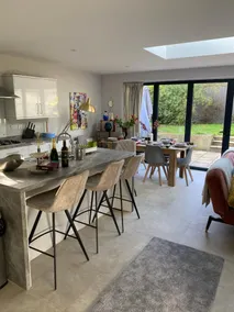 Beautiful 4 Double Bedroom House in Poole with Hot tub, near Sandbanks - Image 4