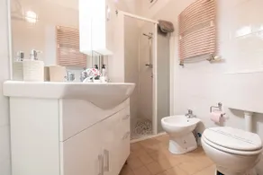 [Casa Vacanze LE MURA] Free Parking & Wi-Fi - Image 5