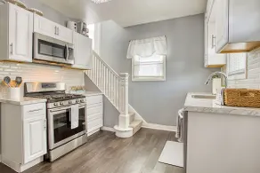 Cozy 3BR Near SU & Downtown | Work Crew Friendly - Image 5