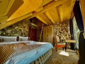 Grama Cabin • Lake Cabin, Jacuzzi & Sauna - Image 5