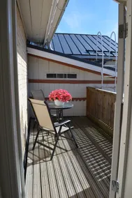 Charming wooden apartment with private balcony - Image 3