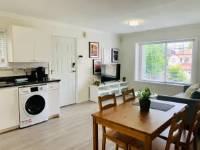 Entire 2 bedrooms guest suite & own parking - Image 5