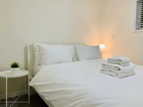 Entire 2 bedrooms guest suite & own parking - Image 4