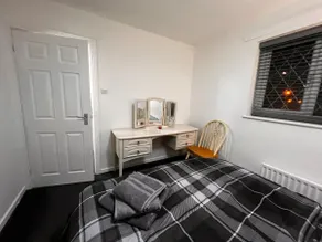 2 bed town house wi-fi off street free parking - Image 4