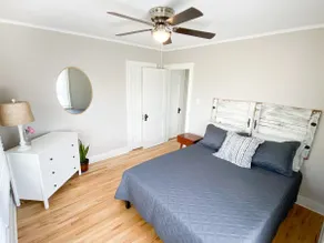 Stylish Craftsman • Deck + Grill • Sleeps 7! - Image 3