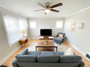Stylish Craftsman • Deck + Grill • Sleeps 7! - Image 2